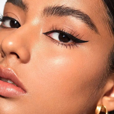 Dual-Head Eyeliner Pen For Effortless Cat-Eye And Perfect Wing In Seconds - Image 4