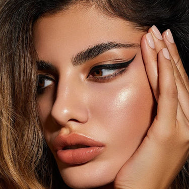 Dual-Head Eyeliner Pen For Effortless Cat-Eye And Perfect Wing In Seconds - Image 6