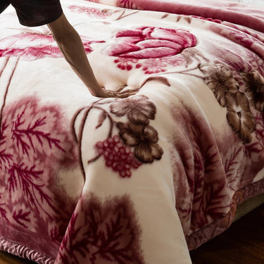 Quilted Plush Weighted Blanket With Floral Pattern - Image 3