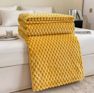 Samtwolke Cozy Velvet Blanket With Ultra-Soft Checkered Pattern - Image 9