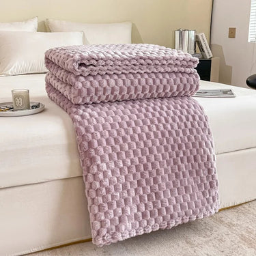 Samtwolke Cozy Velvet Blanket With Ultra-Soft Checkered Pattern - Image 4
